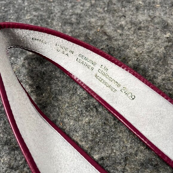 VTG 80's Liz Claiborne Deep Magenta Leather Belt w/ Gold Tone Buckle SM USA - Picture 11 of 15